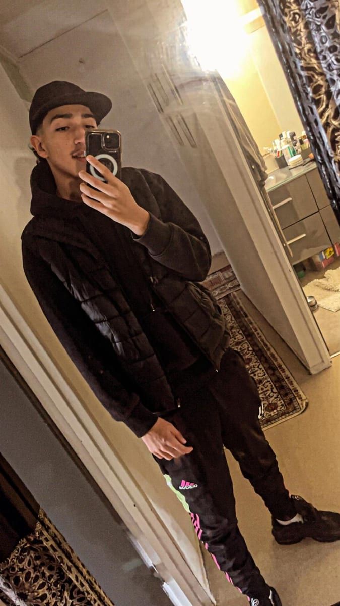 Profil de Andres, 24 ans, Annonces gay à Montévraz (Fribourg)