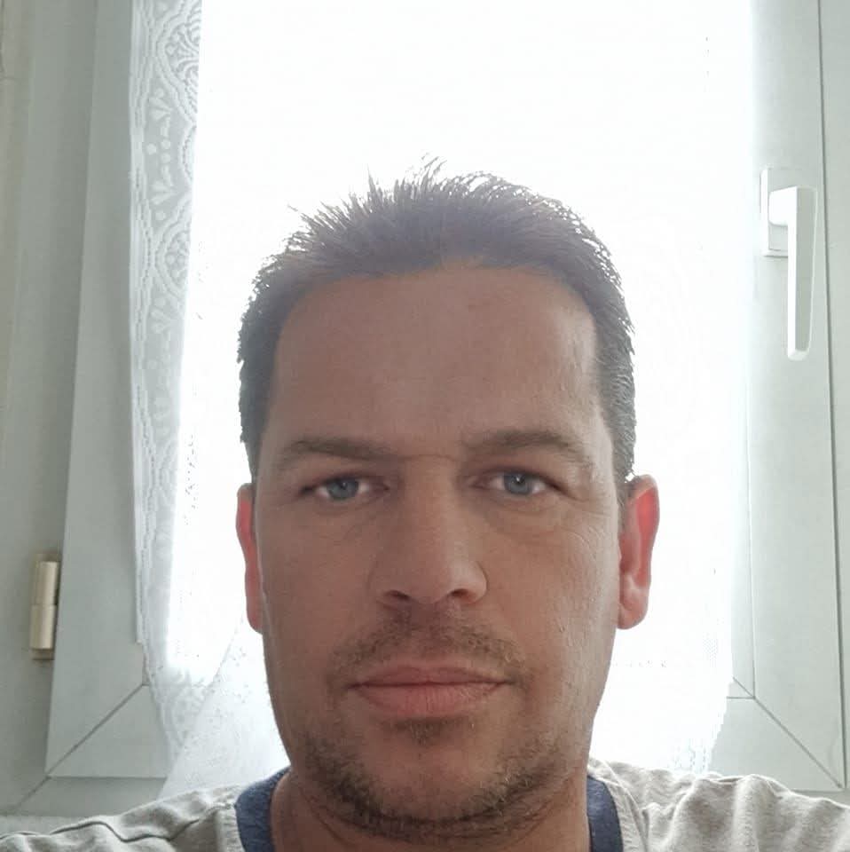 Profil de Tri, 28 ans, Annonces gay à Barberêche (Fribourg)