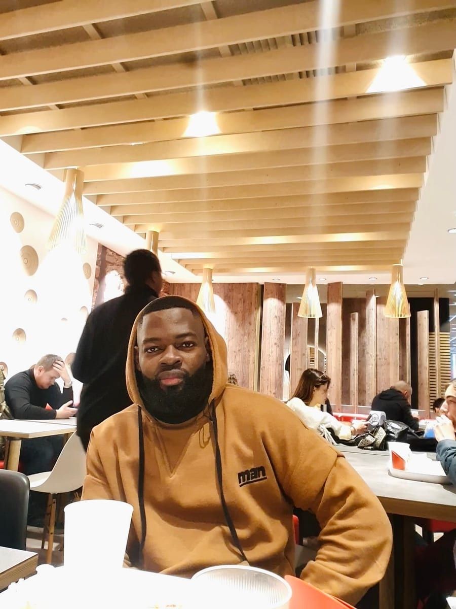 Khephren - Annonces gay à Courtepin Profil de Khephren, 25 ans, Annonces gay à Courtepin (Fribourg)