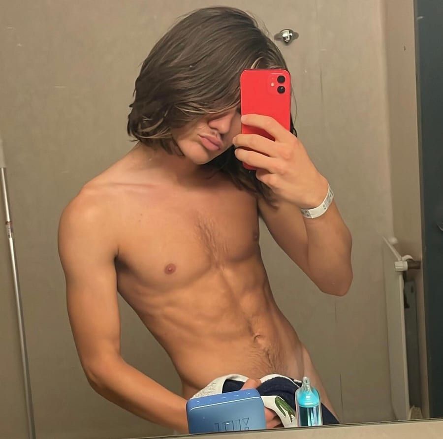 Profil de Symphorien, 28 ans, Annonces gay à Wallenbuch (Fribourg)