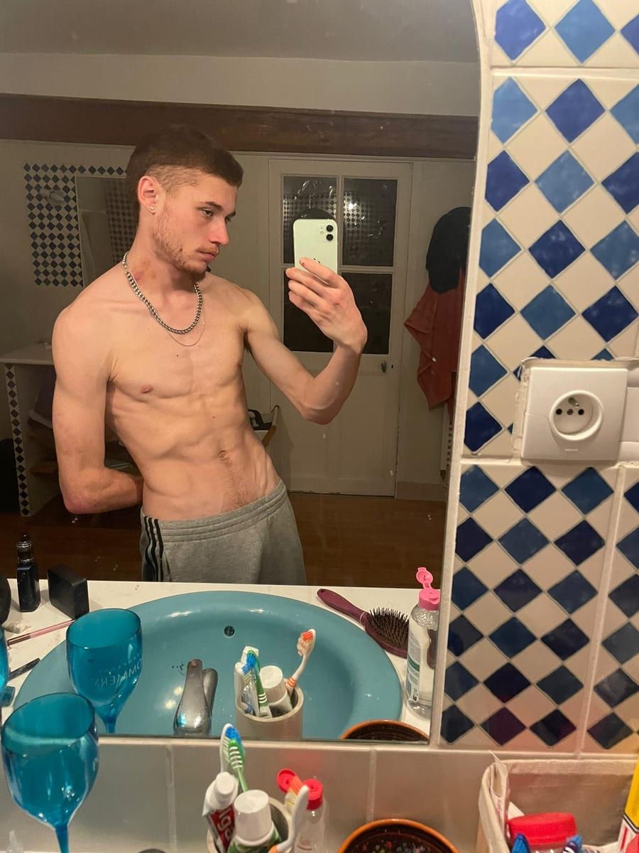 Profil de Charles-albert, 27 ans, Annonces gay à St. Ursen (Fribourg)