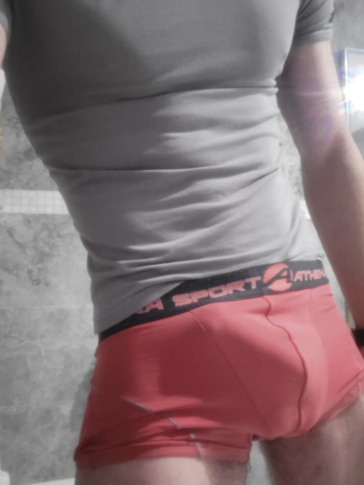 Profil de Chahed, 29 ans, Annonces gay à Greng (Fribourg)