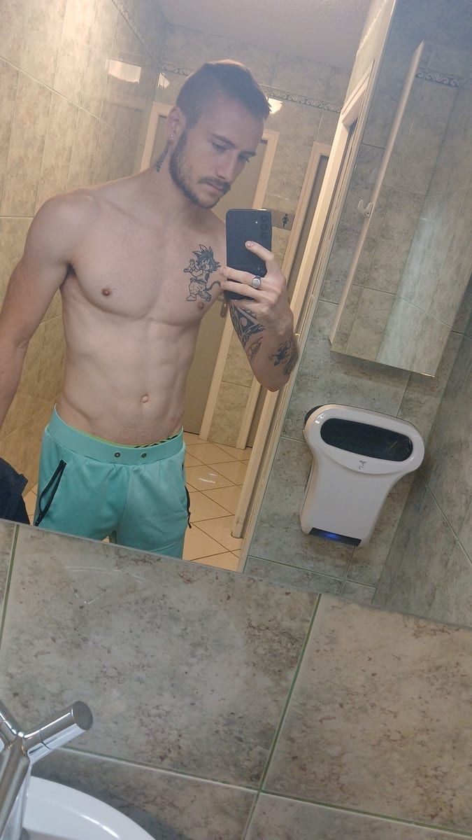 Profil de Charles-albert, 40 ans, Annonces gay à Fräschels (Fribourg)