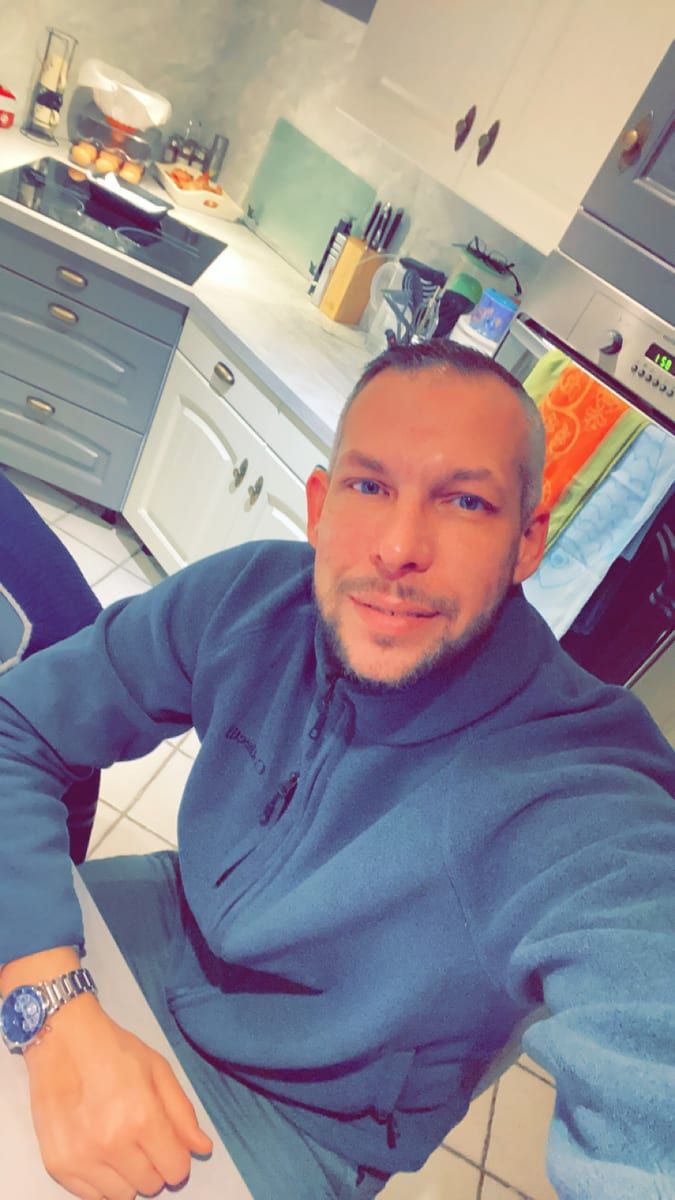 Profil de Izak, 43 ans, Annonces gay à Broc (Fribourg)